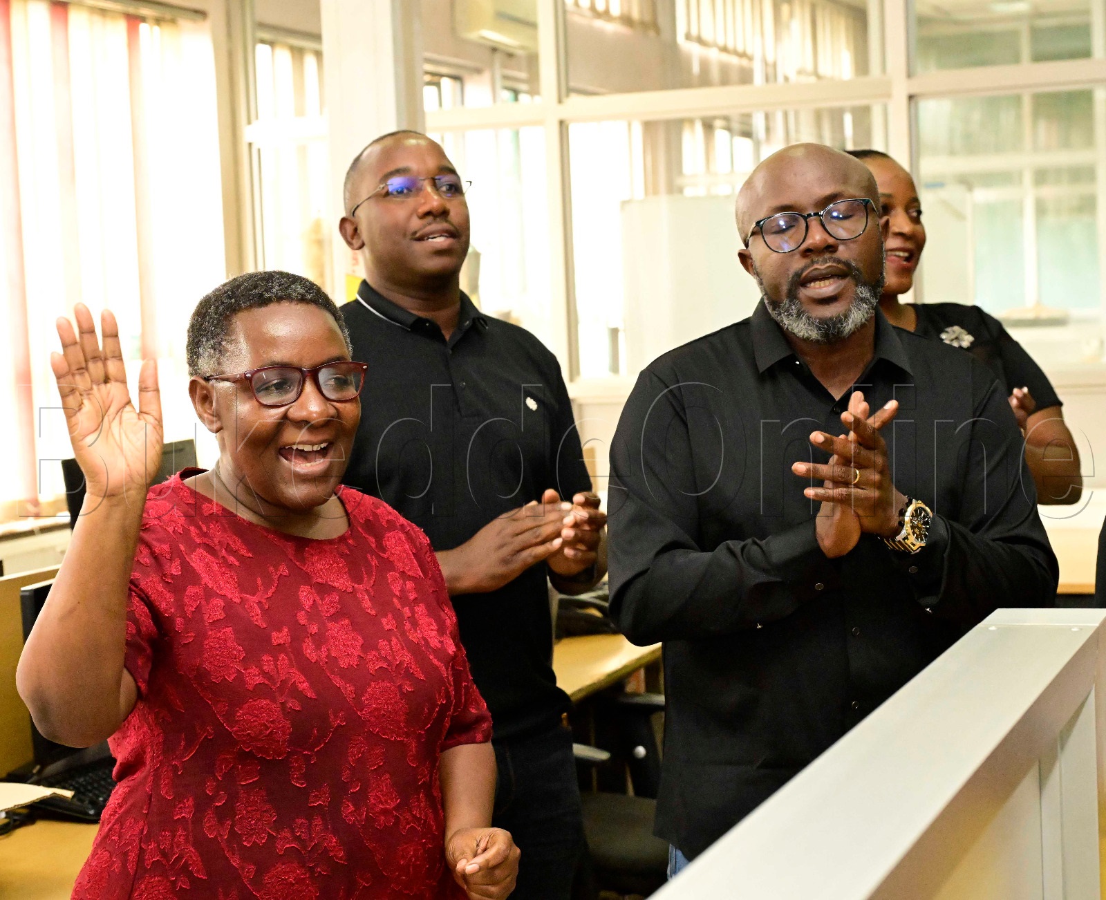 Akulira Vision Group Don Wanyama n'omukung'aanya ow'okuntikko Barbra Kaija nga bali mu kusaba 