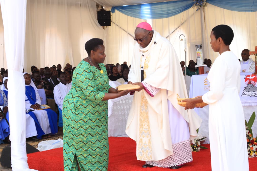 Jesca Alupo ng'awaayo ettu