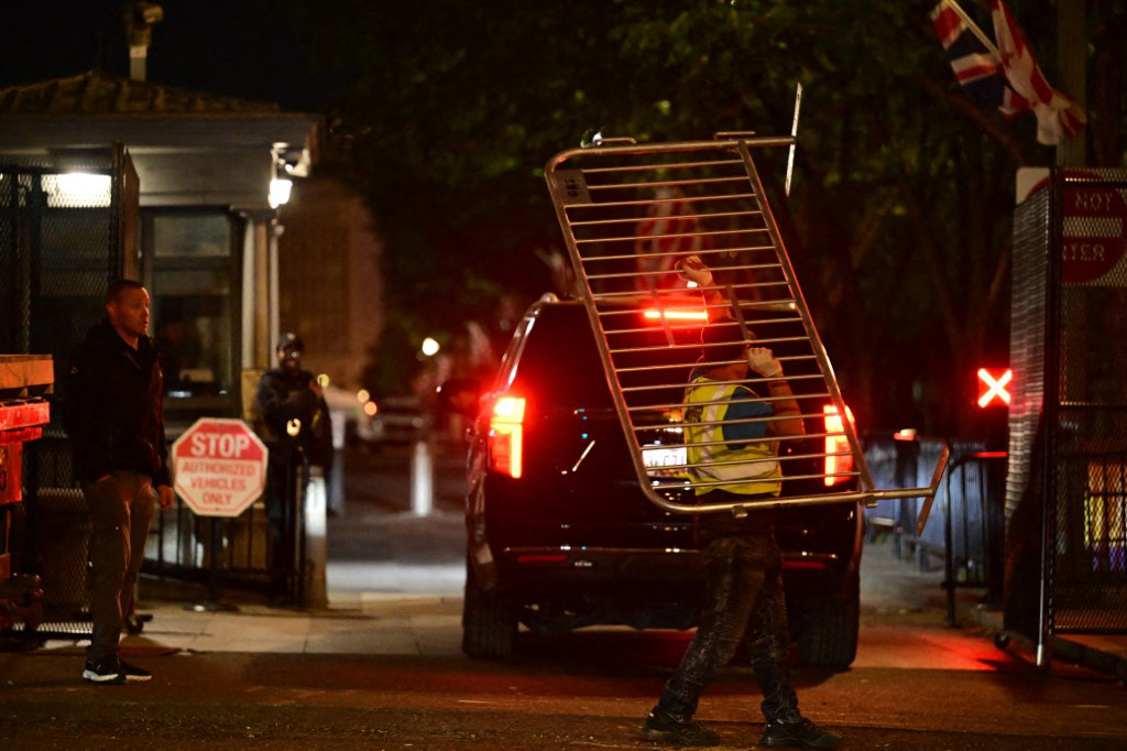 View of security preparations underway outside the White House prior to the visit of Britain&acirc;&euro;&trade;s King Charles III and Queen Camilla, Washington, DC, USA, April 26, 2026. 