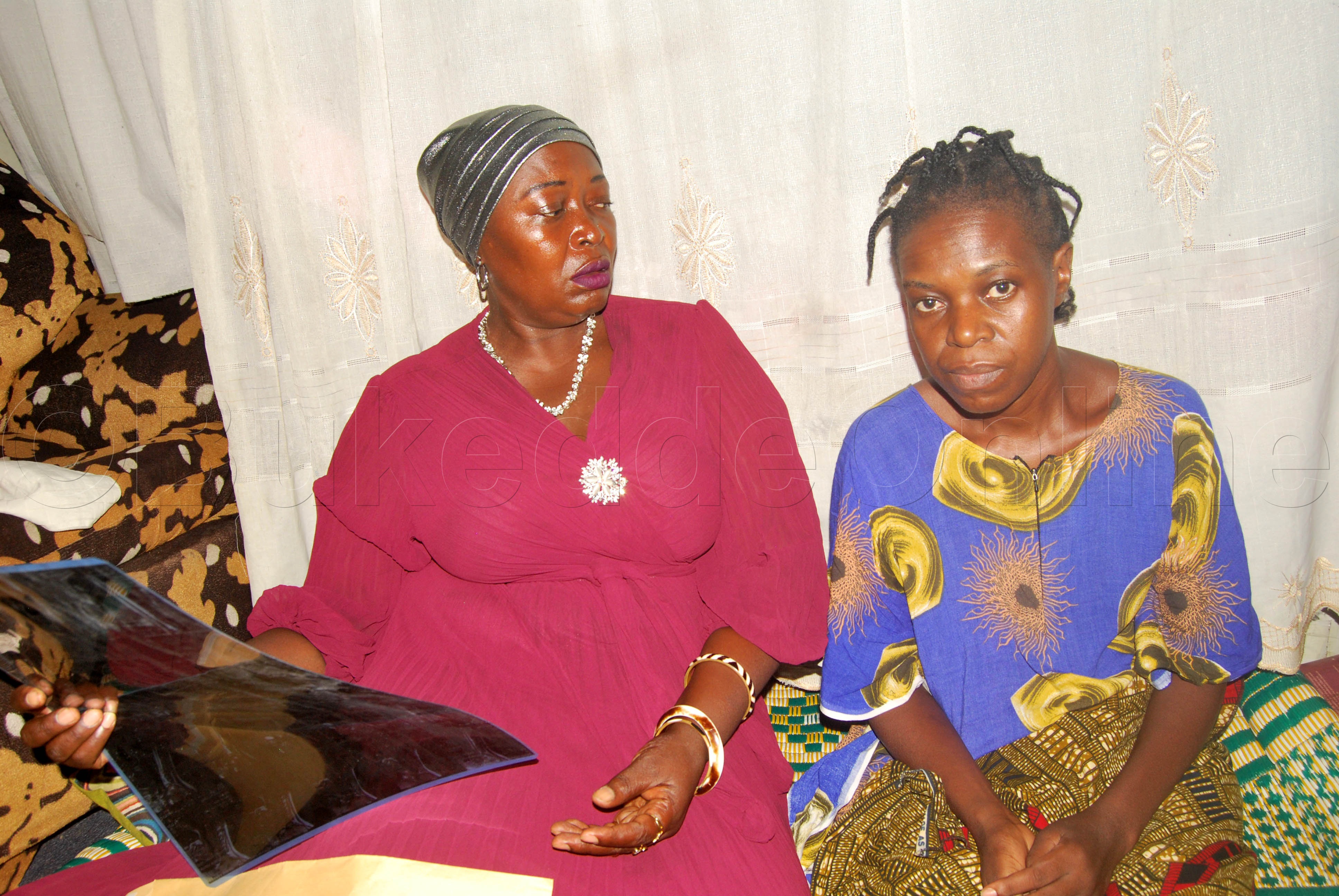 Mariam Kasana (ku ddyo) Eyeetaagisa Okulongoosebwa, N'abamu Ku Bakulembeze Mu Kitundu Abamukwatiddeko