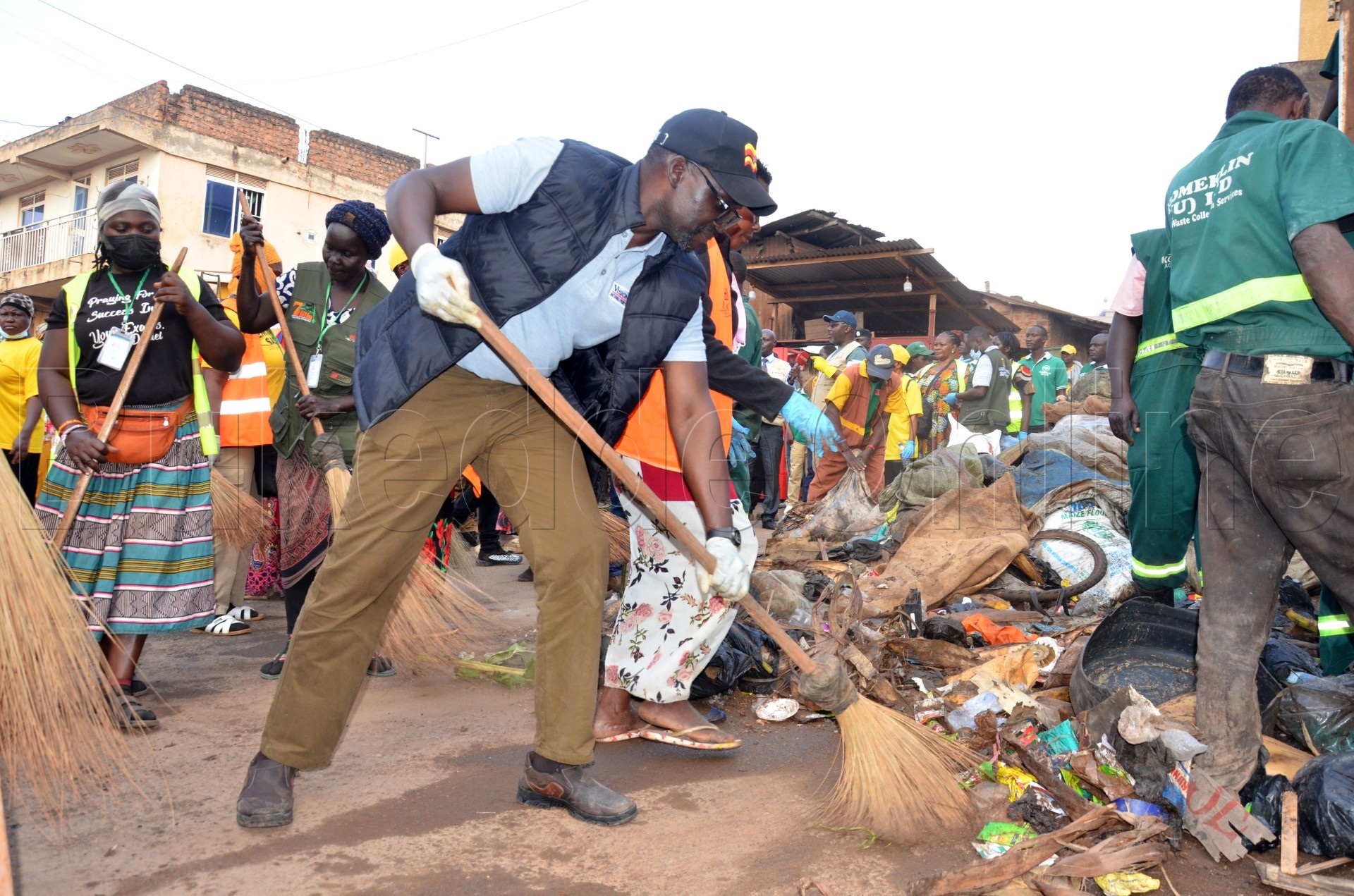 Sydney Miria omukung'aanya wa Vision Group
