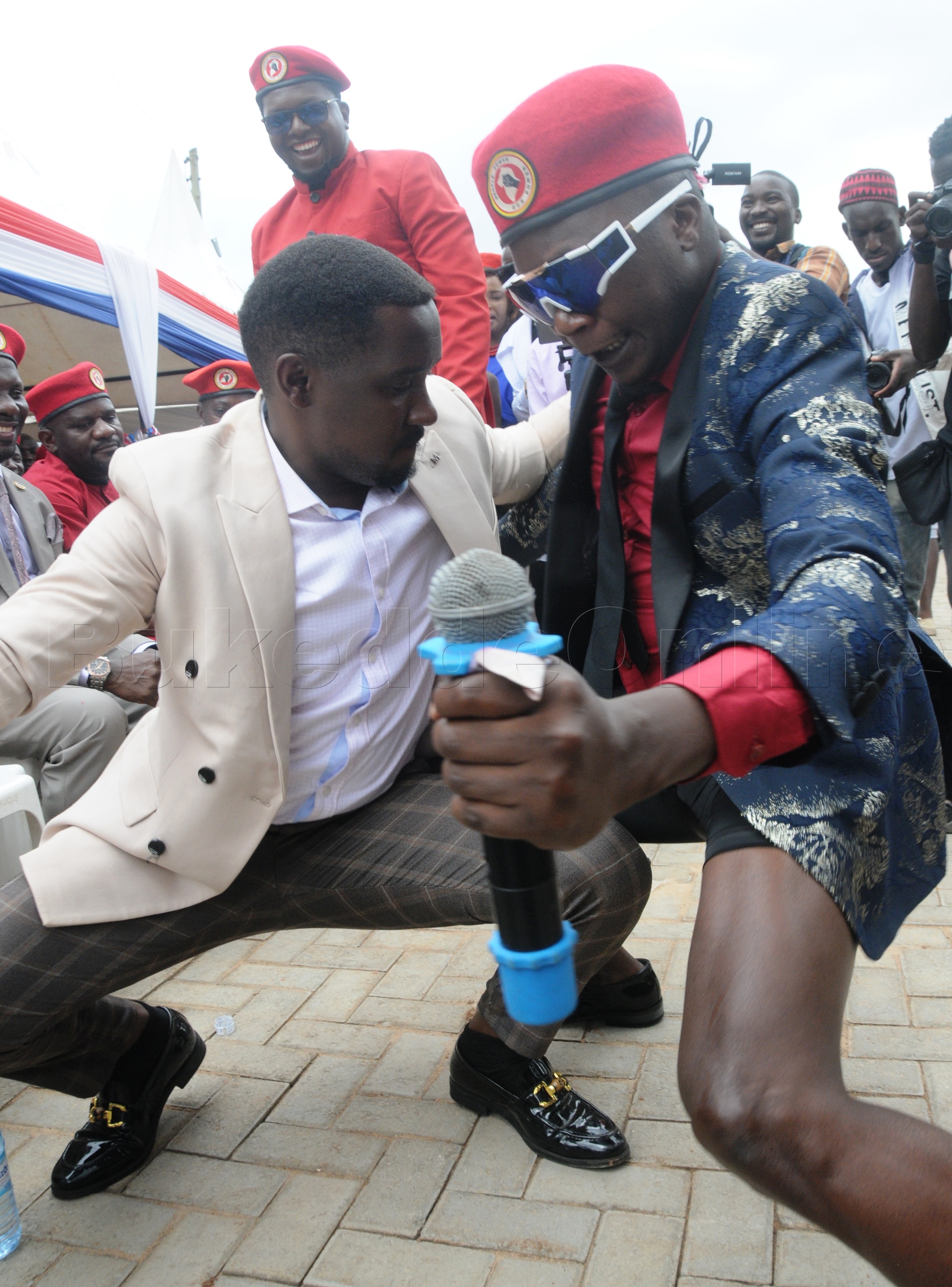 Omuyimbi Kabako Ku (kkono) Ng'atunda N 'omubaka Allan Ssewanya Mu Mazina  (1) (1)