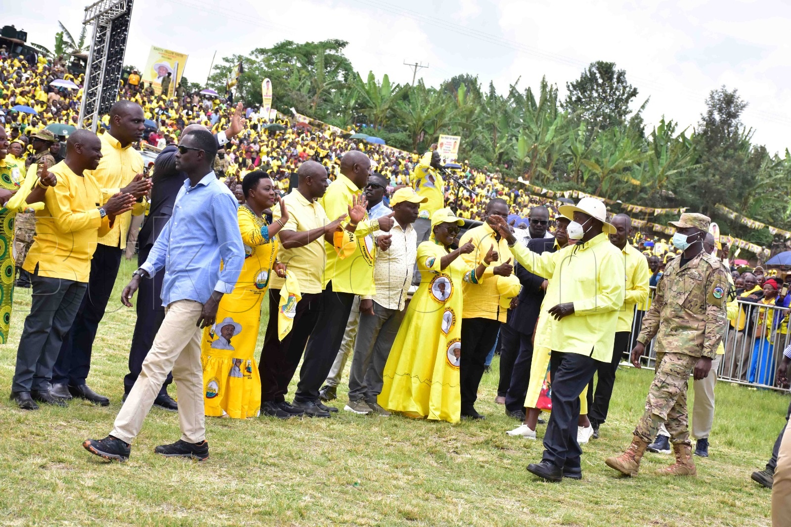 Pulezidenti Museveni ng'abuuza ku bantu