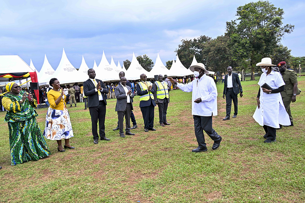 President Museveni and First Lady, Janet Museveni, receive warm welcome. (PPU)