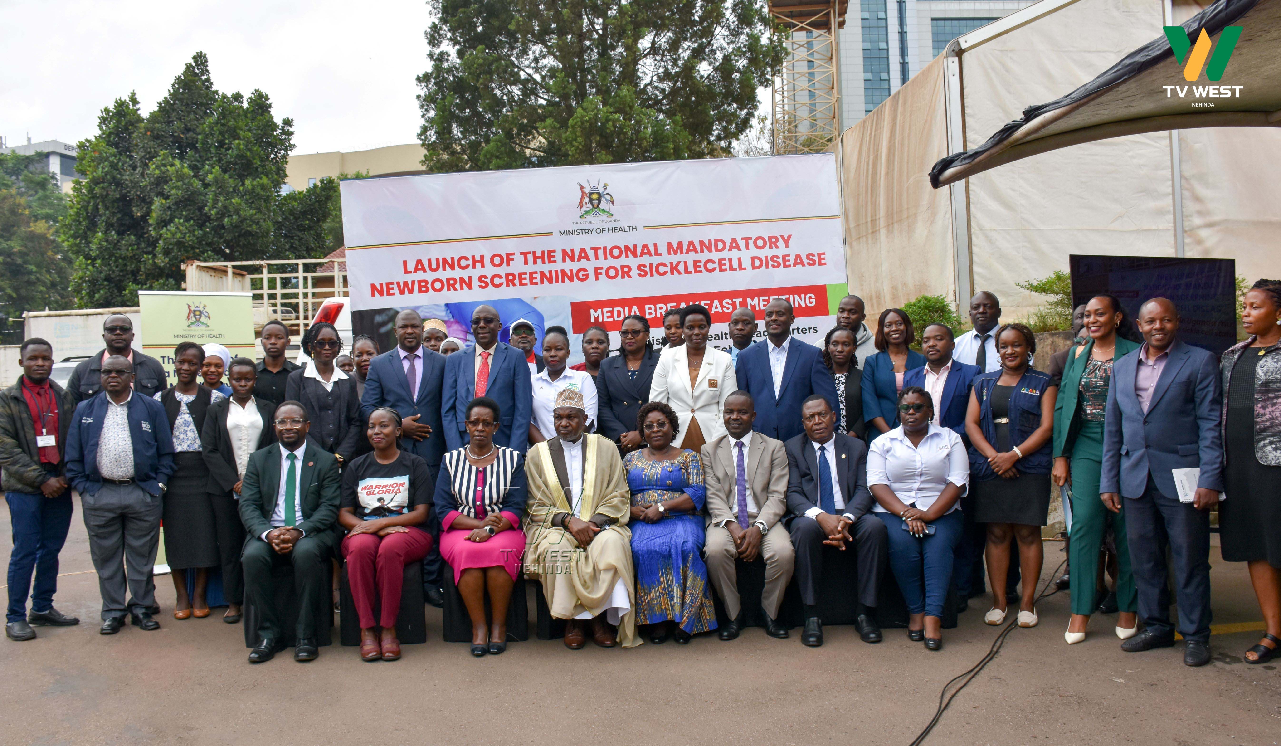 Omuhandiiki w'entuura omu minisiture y'eby'amagara, abanyadiini n'abakuru kuruga omu minisiture barikuteeza ekishushani bwanyima y'okutongozaho puroguraamu y'okukyebera endwara ya Sicke Cells omu baana abaheza kuzaarwa.