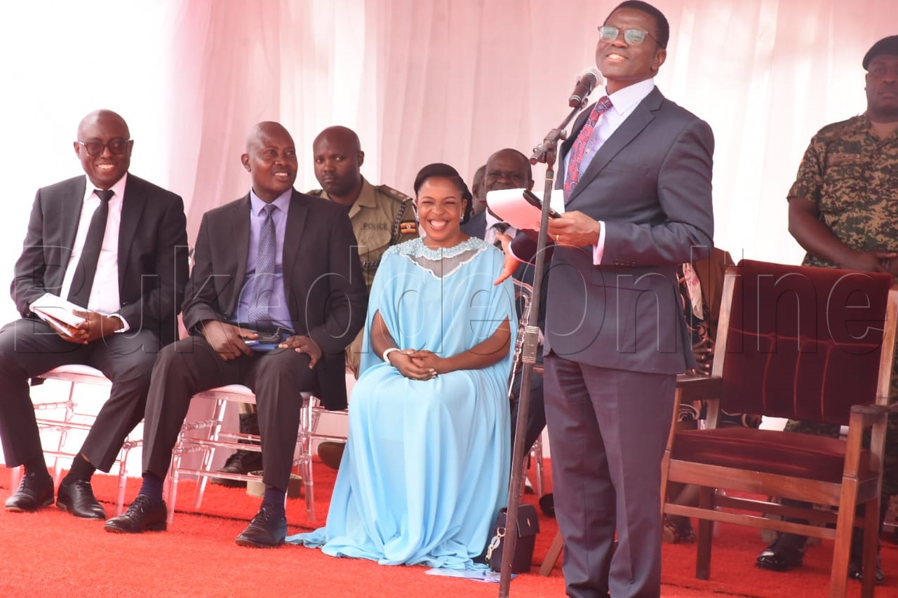 Katikkiro Mayiga ng'ayogera