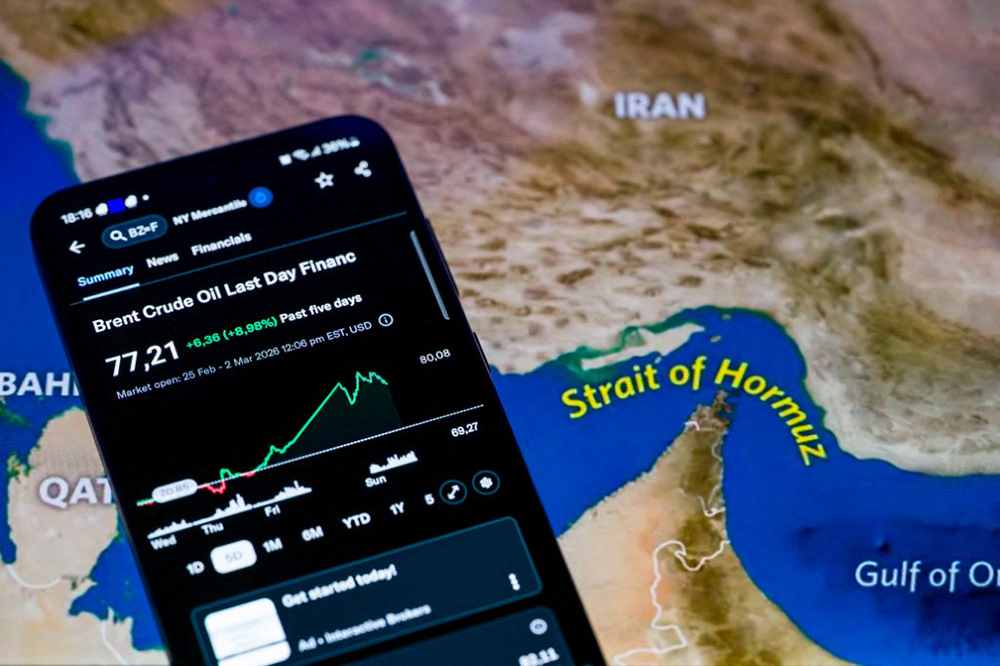 The Brent crude oil price chart from the past week is displayed on a mobile screen in this photo illustration, as prices fluctuate amid escalating conflict involving Iran and concerns over global supply disruptions in Brussels, Belgium, on March 2, 2026. (AFP)