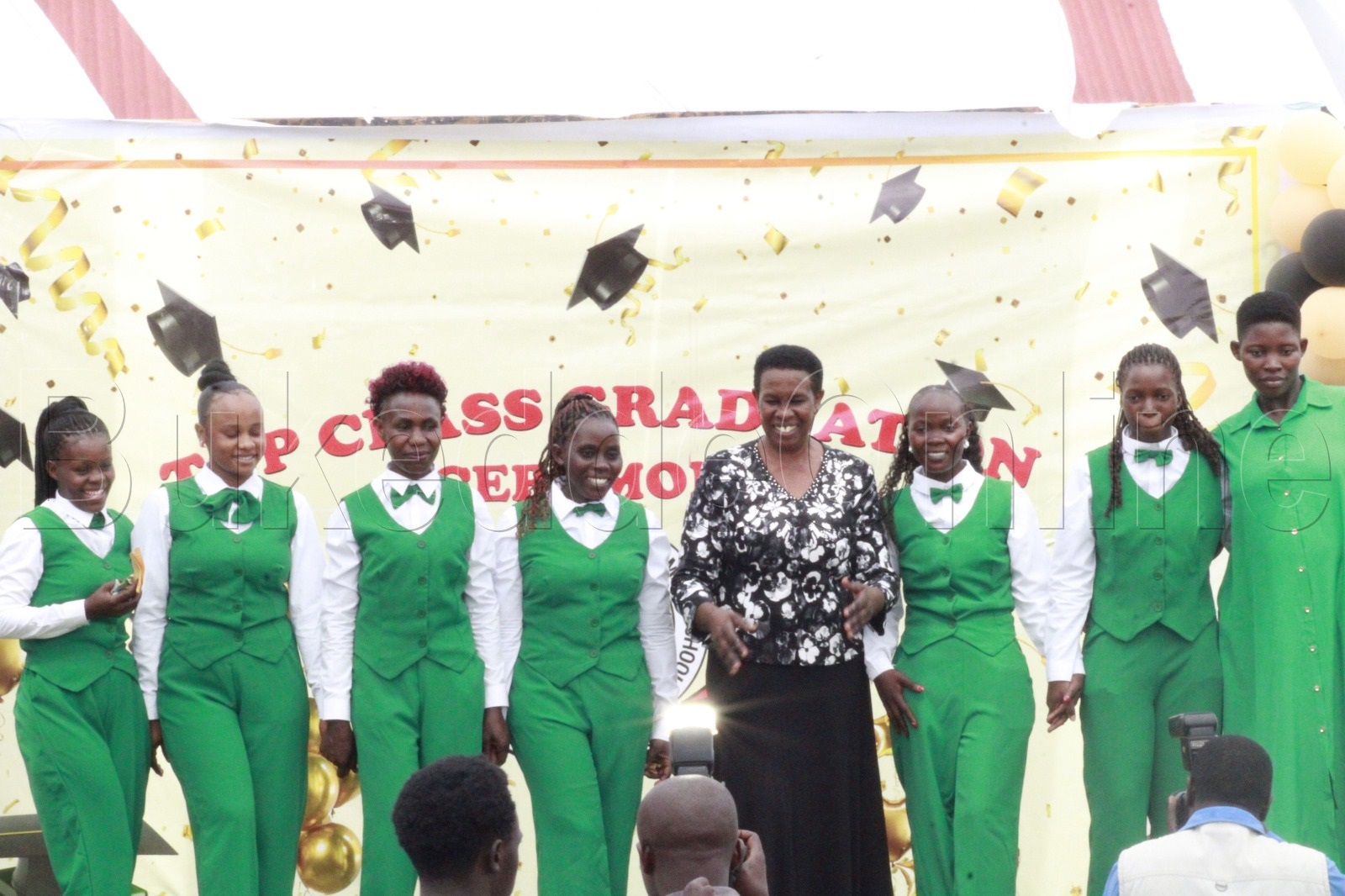 Abasomesa nga bali wamu ne dayirekita Mabel Ssemuju