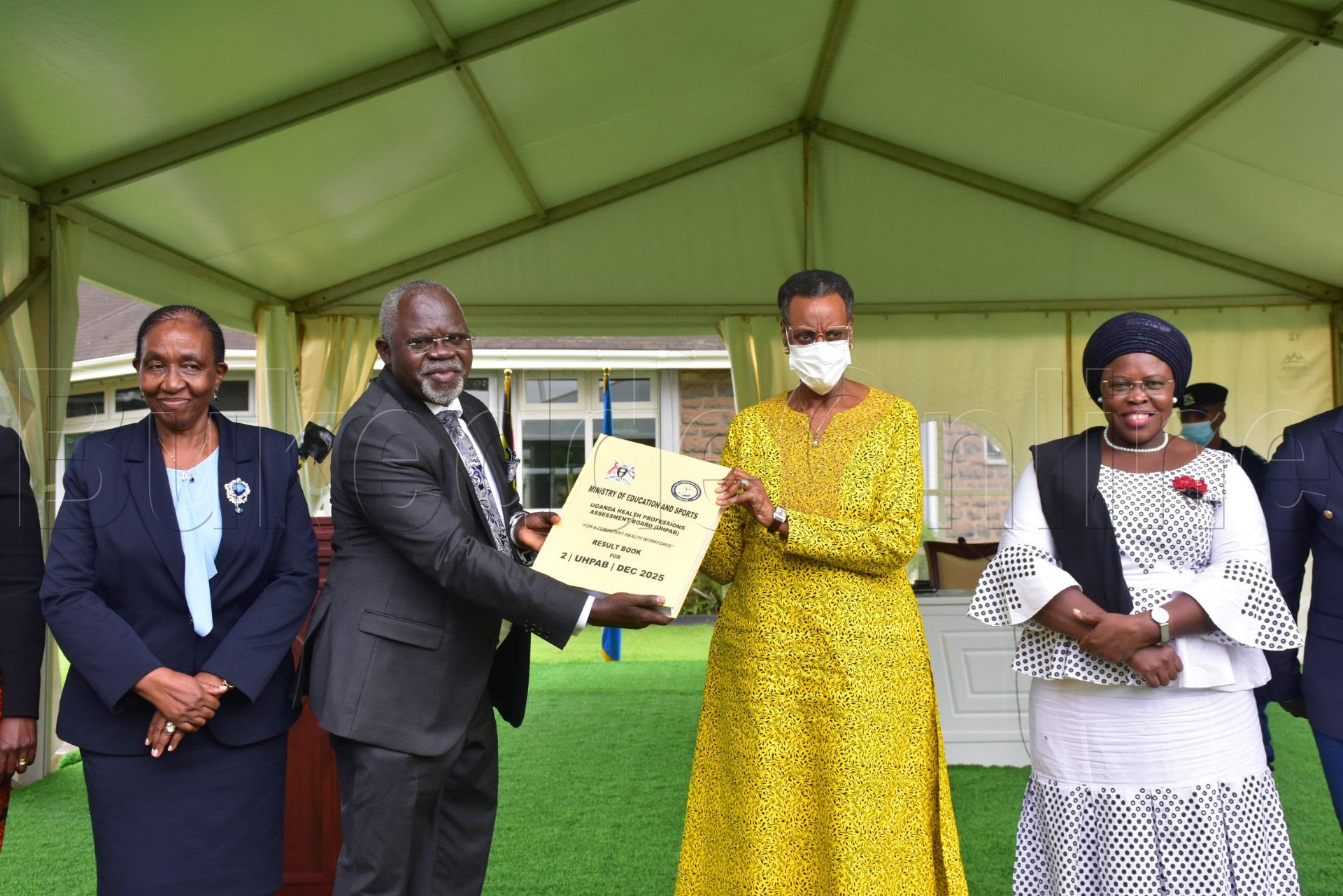 Janet Kataha Museveni nga bamukwasa ebigezo