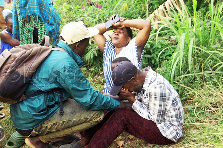 Nnyina w'omwana ng'ayaziirana