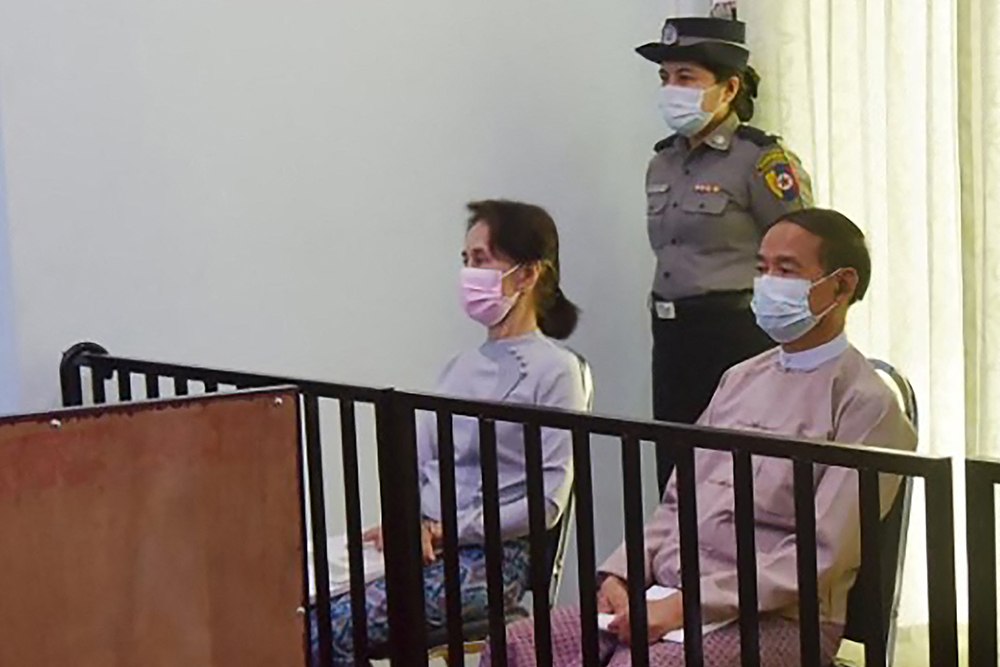 This handout photo taken on May 24, 2021 and released by Myanmar's Ministry of Information on May 26 shows detained civilian leader Aung San Suu Kyi (L) and detained president Win Myint (R) during their first court appearance in Naypyidaw, since the military detained them in a coup on February 1.