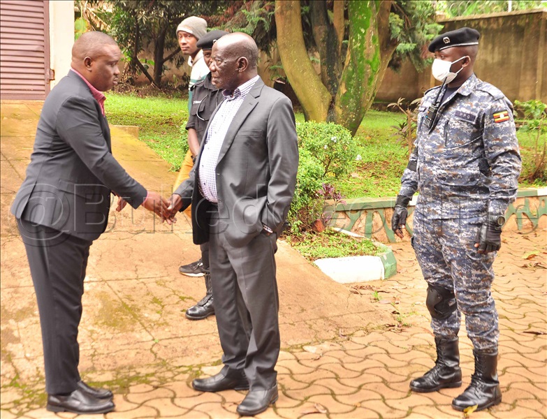 Loodi Meeya Erias Lukwago Ng'abuuza Kw'eyali Omumyuka Pulezidenti Edward Kiwanuka Ssekandi.