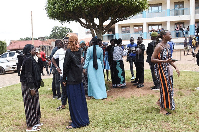 Abaana nga bali mu kiyongobero 