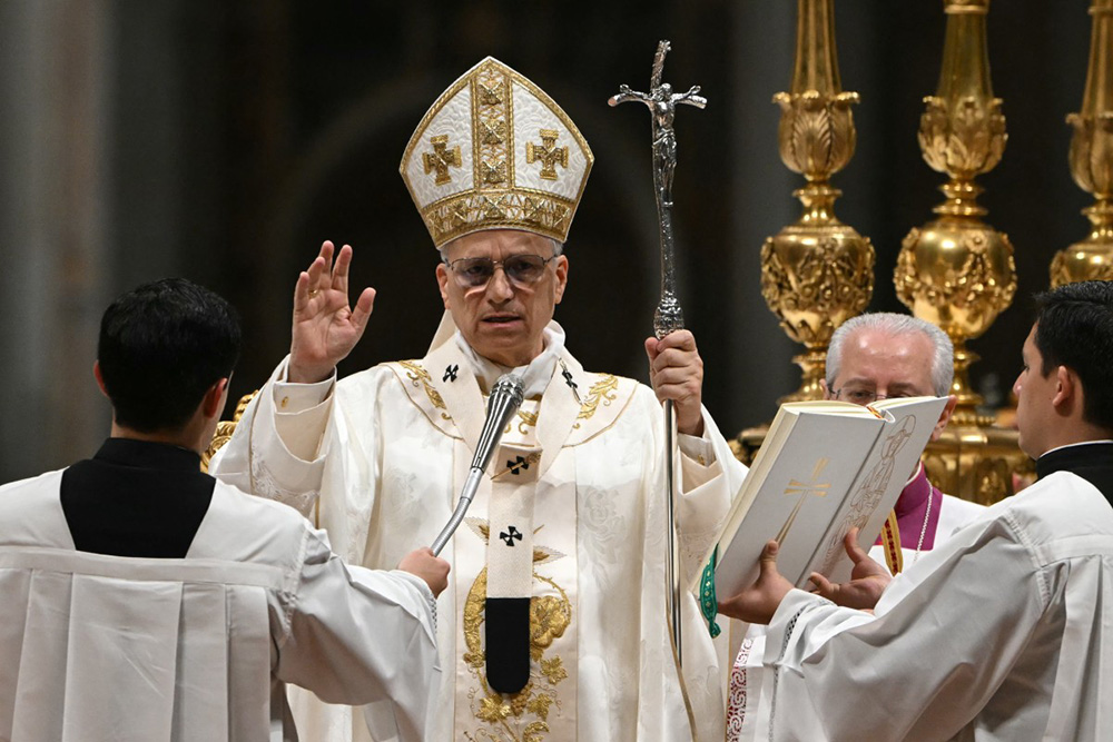 World: Pope marks first Easter under cloud of Mideast war