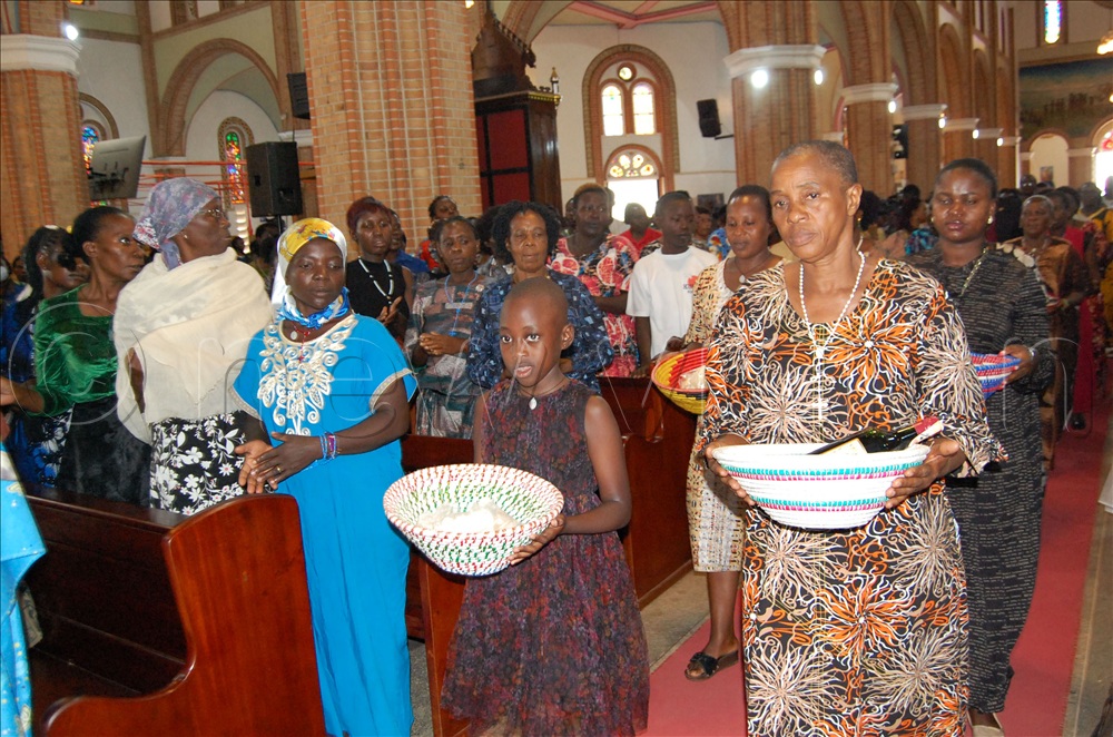 The devotees  of Mary carry offertory during mass.