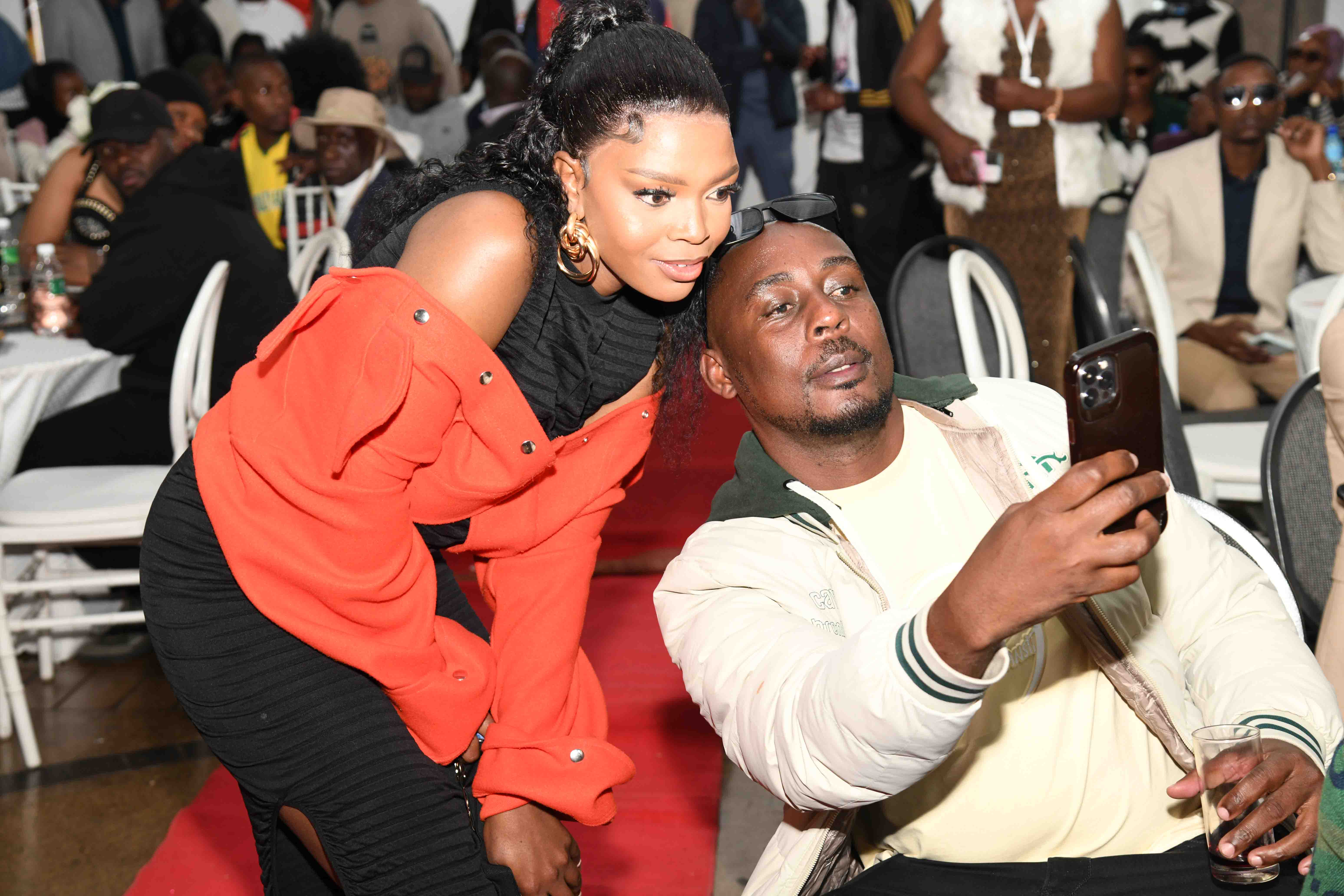 Bano Nga Bekubya Selfie Ku Mukolo Gwa Kibombo