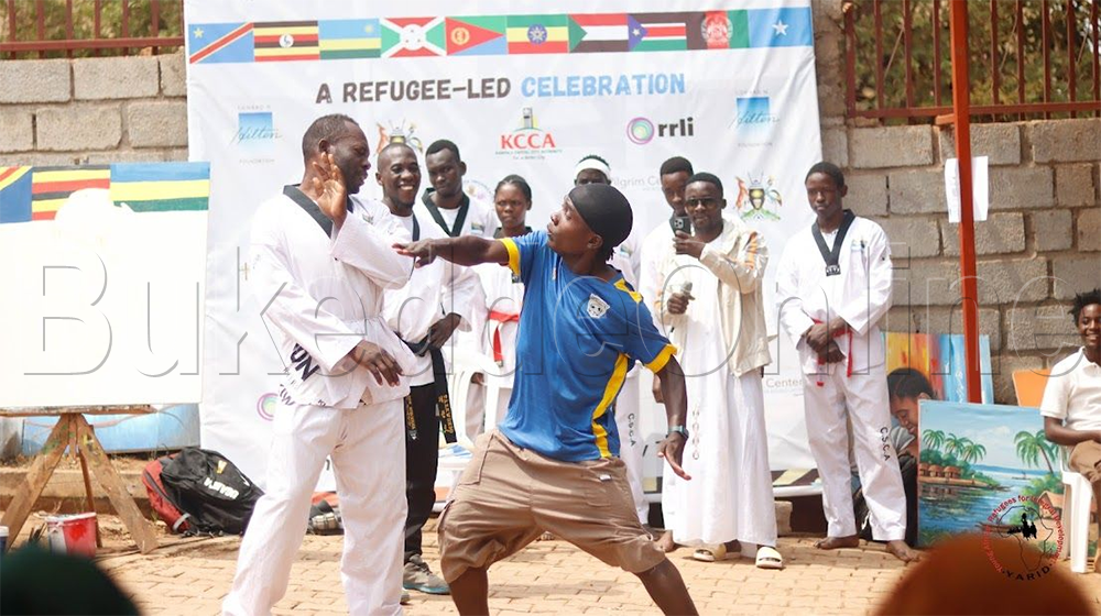 Abanoonyi b'obubudamu nga bazannya Tayikondo