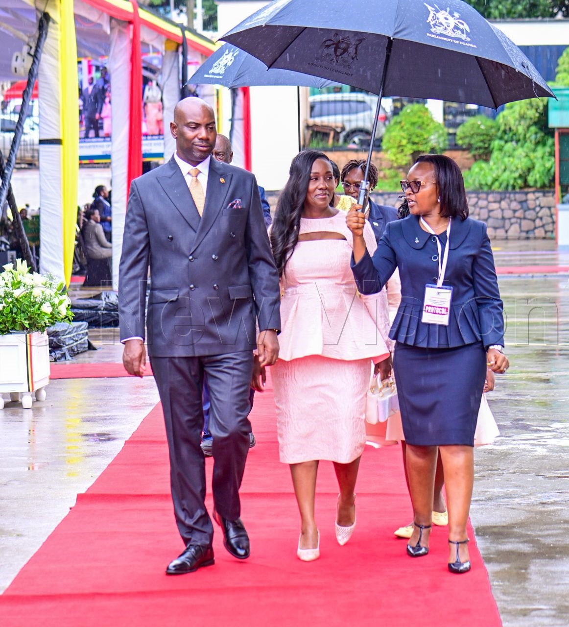 Hon. Dicksons Kateshumbwa arrives with family to take oath of office. (Photo by Miriam Namutebi)