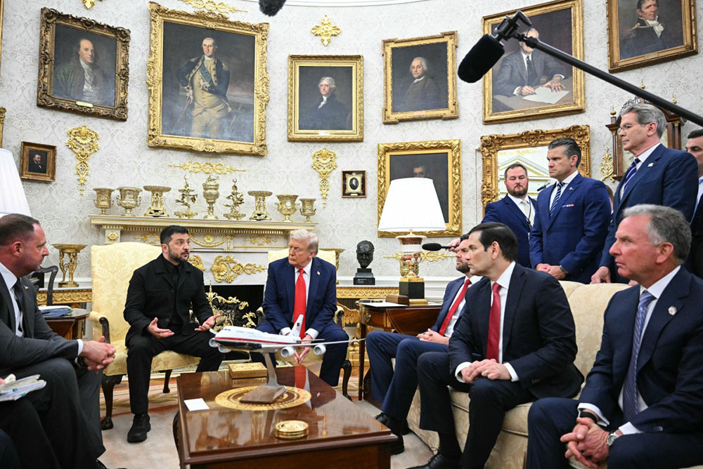 Ukrainian President Volodymyr Zelensky and US President Donald Trump participate in a meeting in the Oval Office of the White House in Washington, DC, on August 18, 2025. (Photo by Mandel NGAN / AFP)