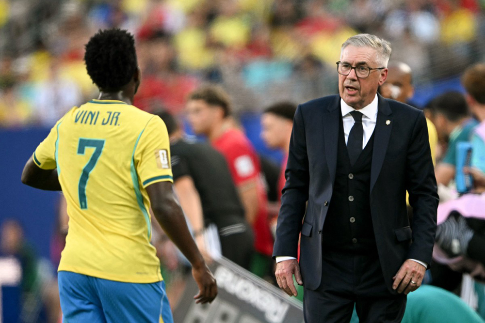 Brazil's Italian head coach Carlo Ancelotti speaks to forward #07 Vinicius Junior during the 2026 World Cup Group C football match between Brazil and Morocco at the New York/New Jersey Stadium in East Rutherford on June 13, 2026.