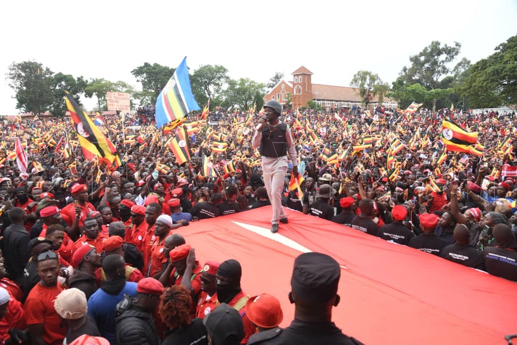 Kyagulanyi addressing supporters. (Credit: Ponsiano Nsimbi)