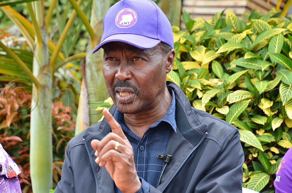 Alliance for National Transformation (ANT)'s presidential candidate, Maj. Gen (Rtd) Gregory Mugisha Muntu deliberating on his fundraising drive in Mbarara. (Photo by Stuart Yiga)