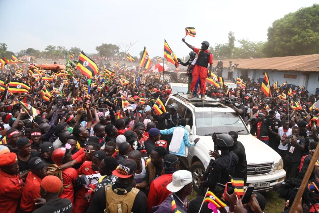 National Unity Platform (NUP) presidential candidate Robert Kyagulanyi Ssentamu greeting supporters during his campaign rally. (Credit: Ponsiano Nsimbi) 