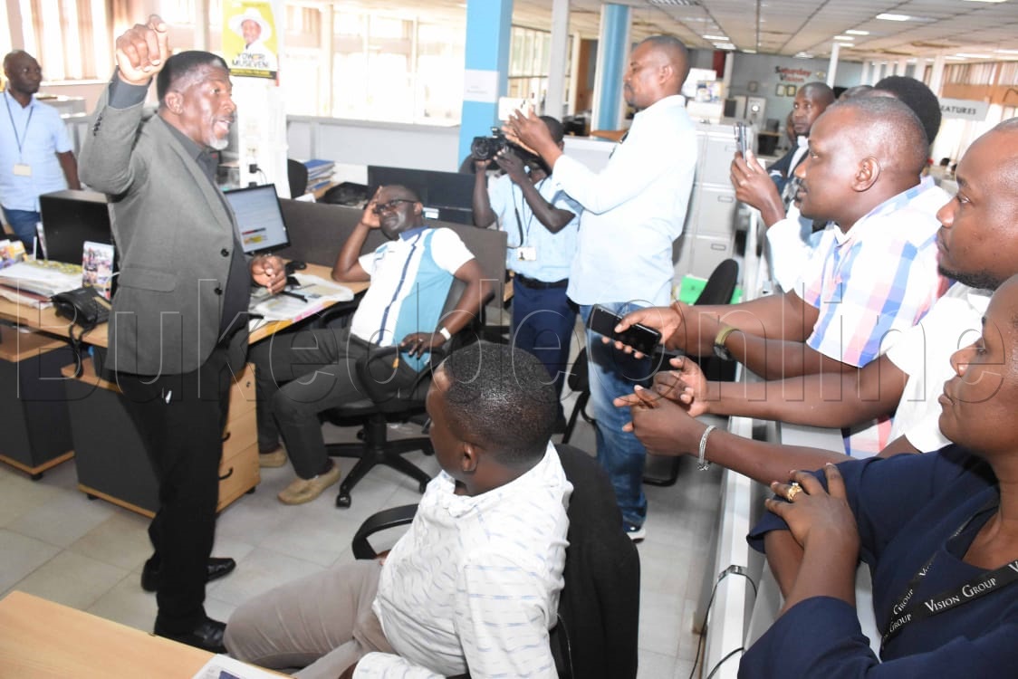 Balimwezo ng'annyonnyola ensonga za Kampala