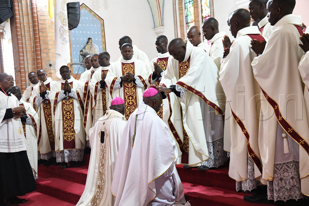 The newly ordained priests bless Archbishop of Kampala Paul Ssemogerere and Archbishop Augustine Kasujja after the ordination of Rubaga cathedral. (Credit: Maria Wamala)
