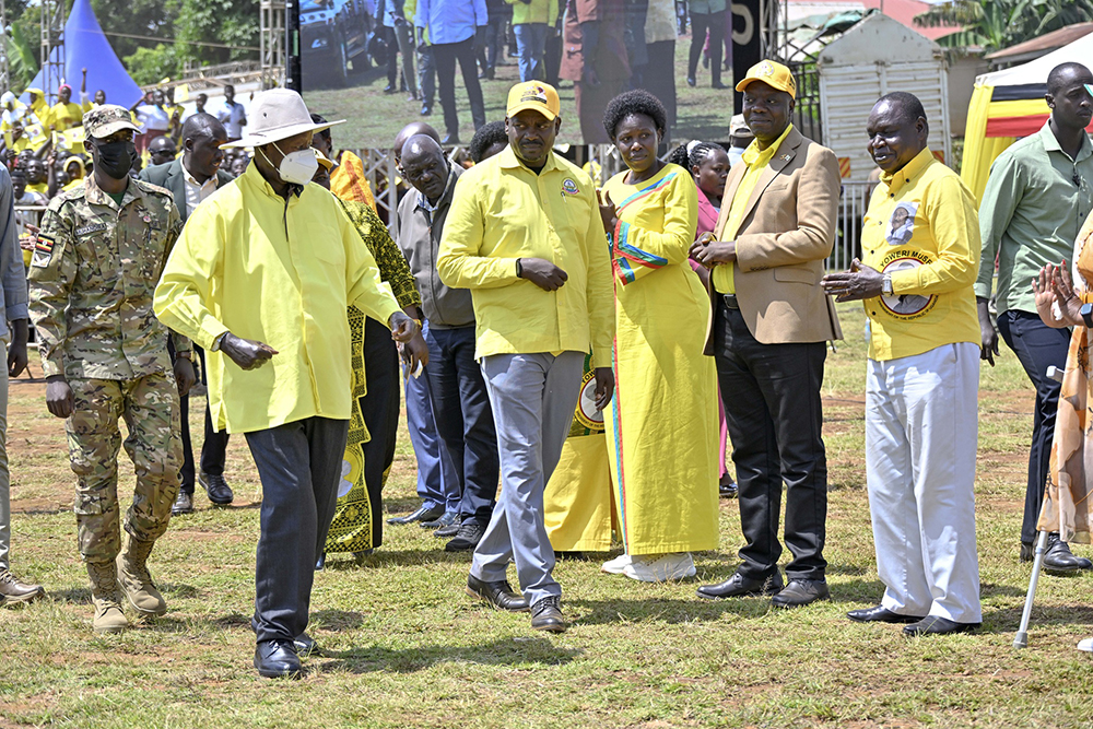 President Museveni welcomed by leaders at the campaign rally on Monday (June 22). (PPU)