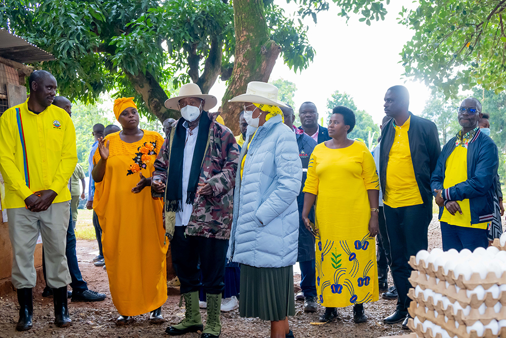 President Museveni (c) together with the First Lady and Minister for Education and Sports Janet Museveni (c) listening to Lillian Mbabazi, a PDM beneficiary. (PPU)