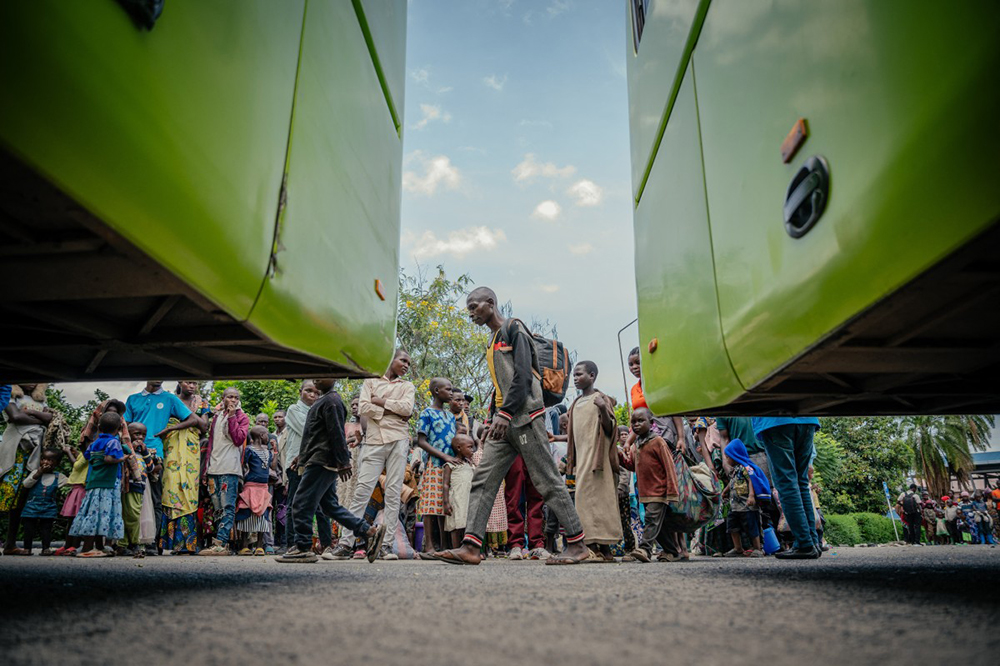  Displaced persons, presumed to be Rwandan nationals, board large buses after undergoing identity checks at the border, between the Democratic Republic of Congo and Rwanda, in Goma on May 19, 2025. (Photo by Jospin Mwisha / AFP)