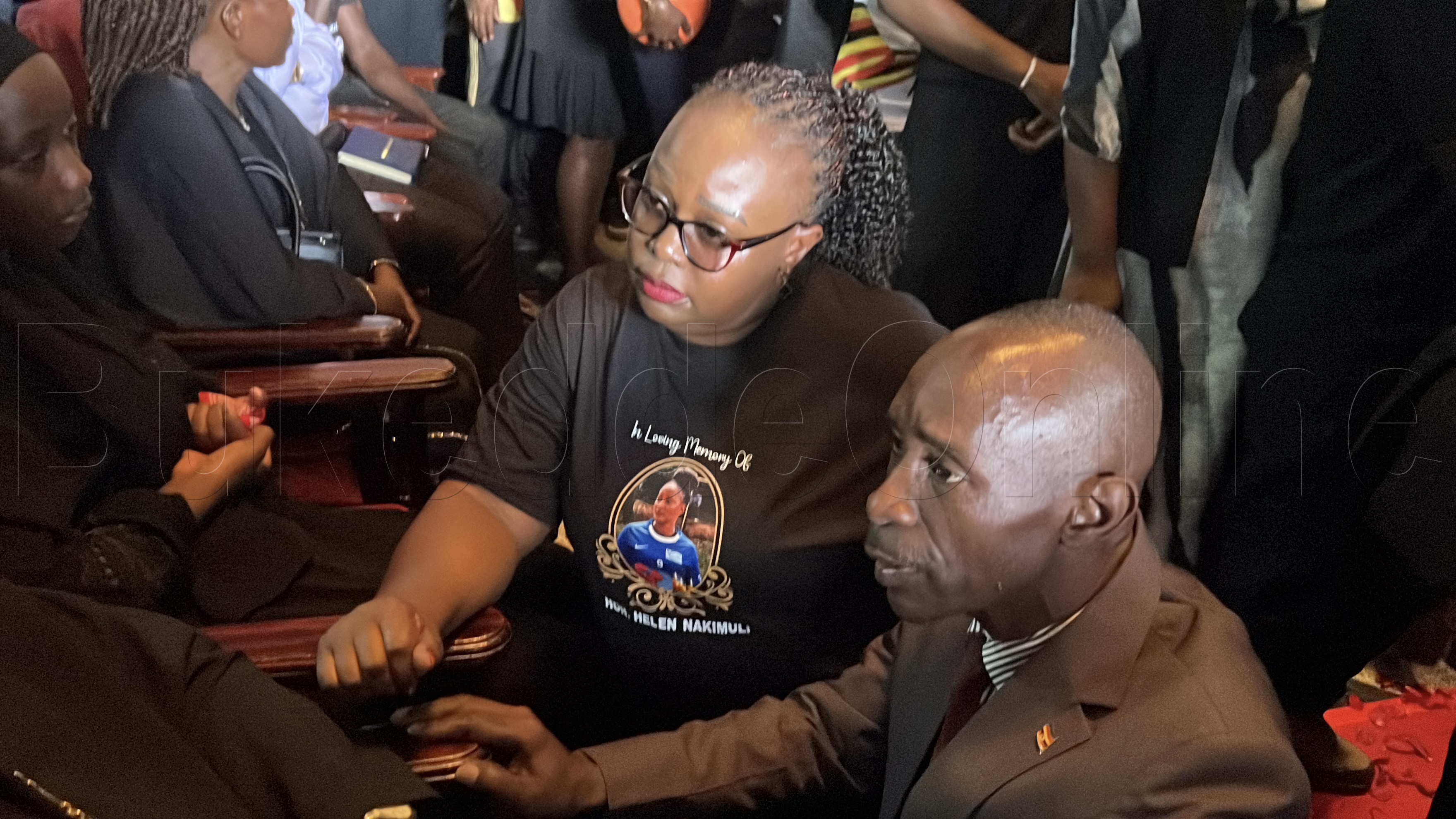 Omubaka Joyce Baagala ne Luttamaguzi nga bakungubagira Helen