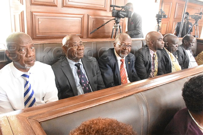 Abakungu ba Buganda nga bali mu lukiiko