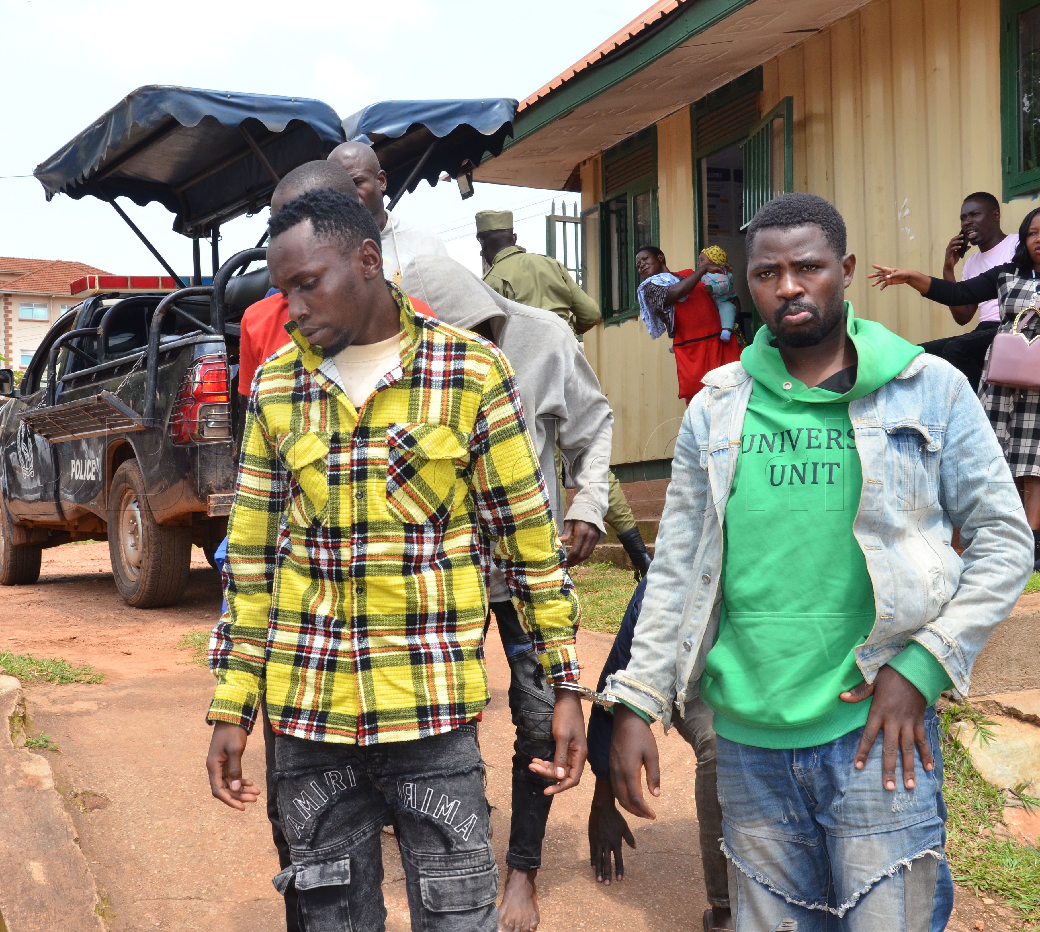 Abaamu ku baakwatiddwa.