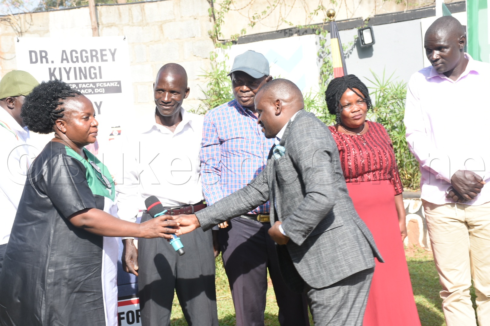 Bulira ng'abuuza ku bamu ku bammemba b'ekibiina