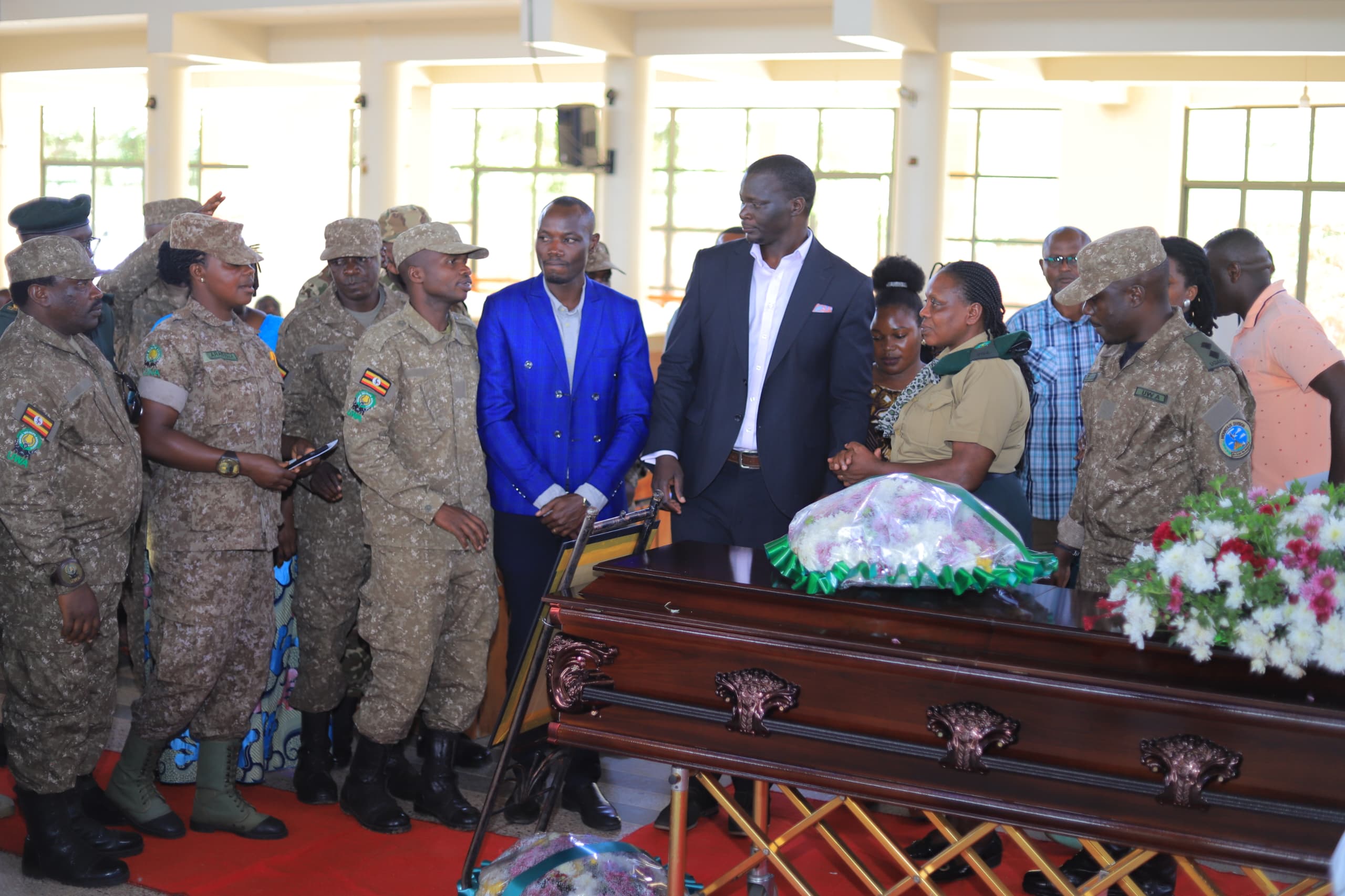 Bamwe ahabakozi ba Lake Mburo National Park bari ahakushabira omubiri gw'omugyenzi Edson obaire ari Chief Warden aha All Saints Mbarara eriizooba. PHOTO: Eli Akiza