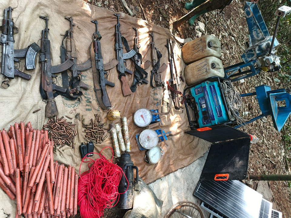 Weapons recovered by UPDF. (Courtesy)