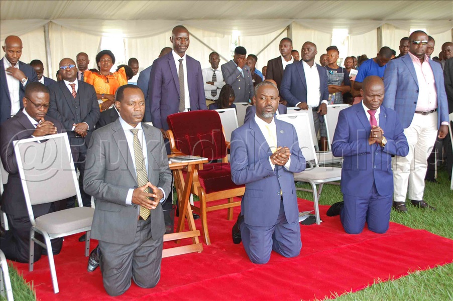 Omubaka Lulume Bayiga Ku Ddyo, King Caesar Mulenga, Rt. Hon. Thomas Tayebwa, Minista Joseph Kyofatogabye N'abagenyi Abalala Mu Mmisa.