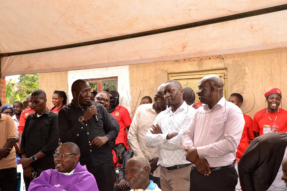 Abubaker Lubowa leading other journalists to give a condolence message at Tamale's send-off. (Photo by Margret Zalwango)