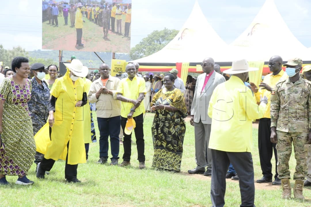 President and First Lady welcomed by officials at the rally.