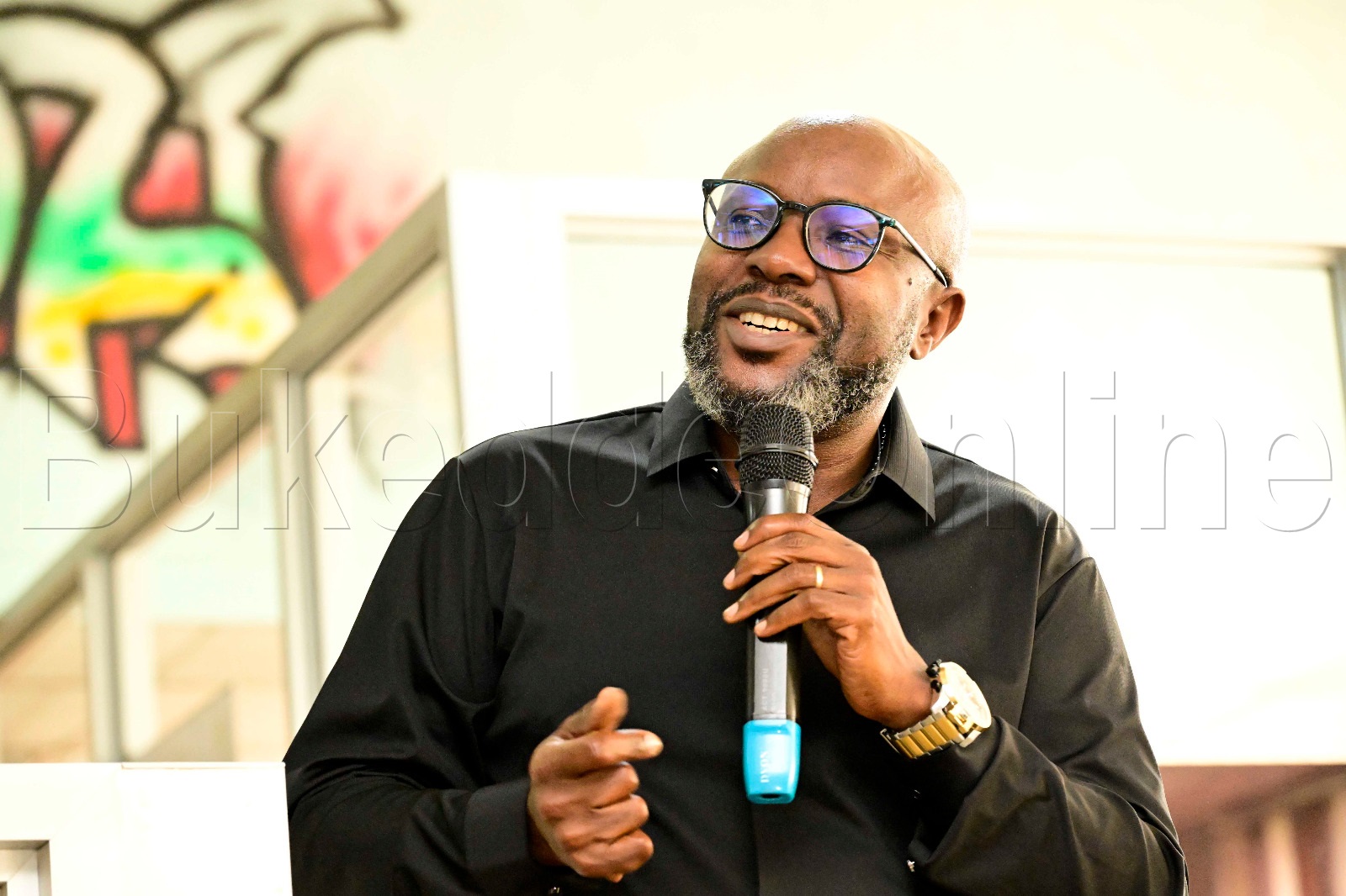 Akulira Vision Group Don Wanyama ng'ayogera eri abakozi ba NV