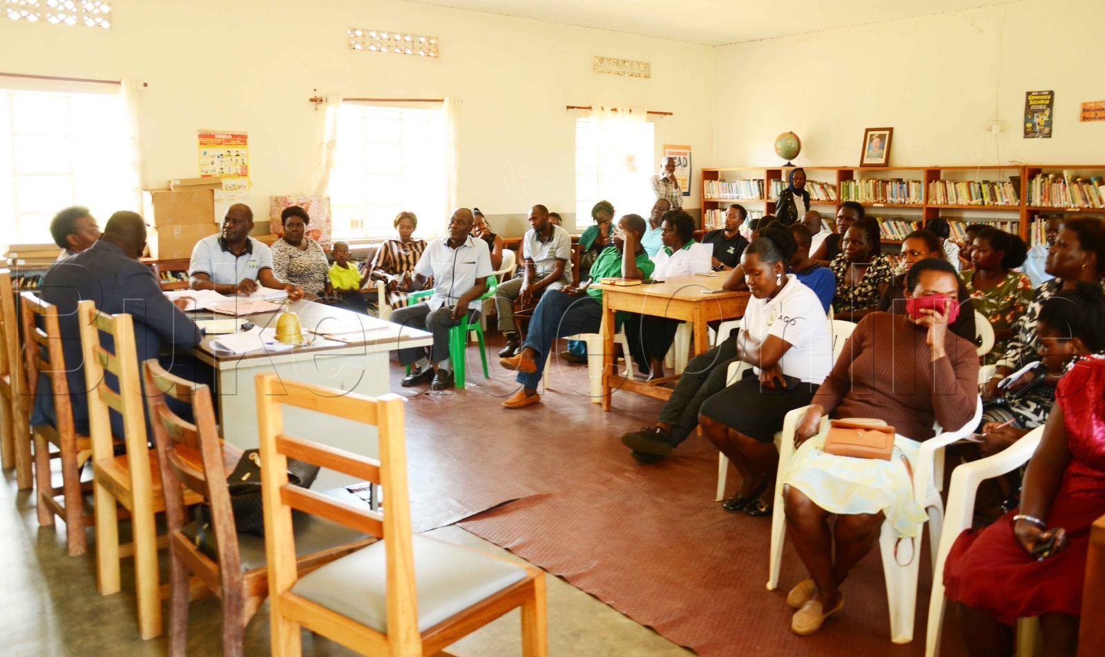 RDC ng'ali n'abasomesa mu lukiiko 