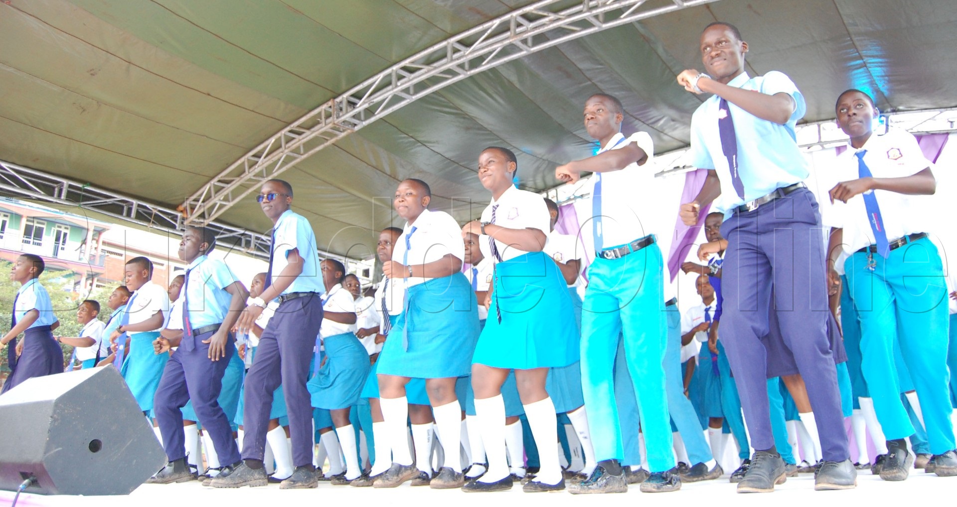 Abayizi nga basanyusa abantu