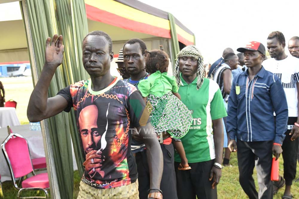 Amahe gayaakiira abantu 61 ababaire nibarwanira ekigombe kya LRA...(Photo by Eddie Ssejjoba)