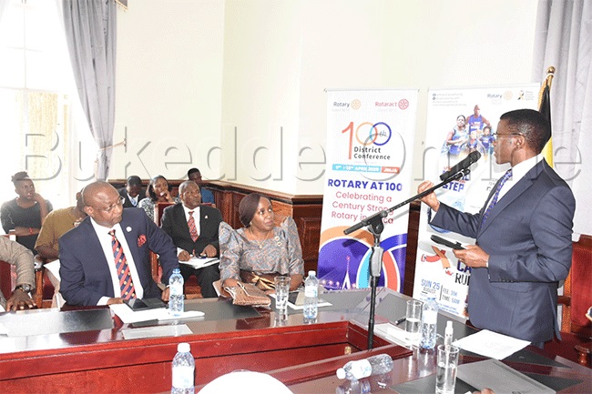 Katikkiro ng'ayogera 