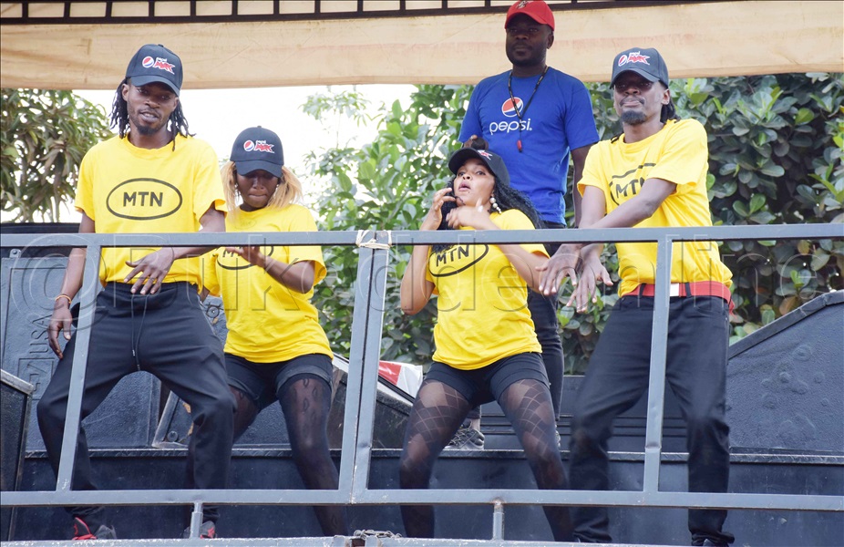 Abazinyi Ba Kampani Ya Vision Group Nga Basanyusa Abantu .