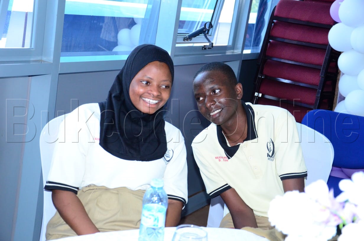 Abayizi ba Kinaawa High Kawempe abamu ku bafunye ebirabo olwokukola.obulungi mu moaka za inter schools coding Competition omwaka oguwedde