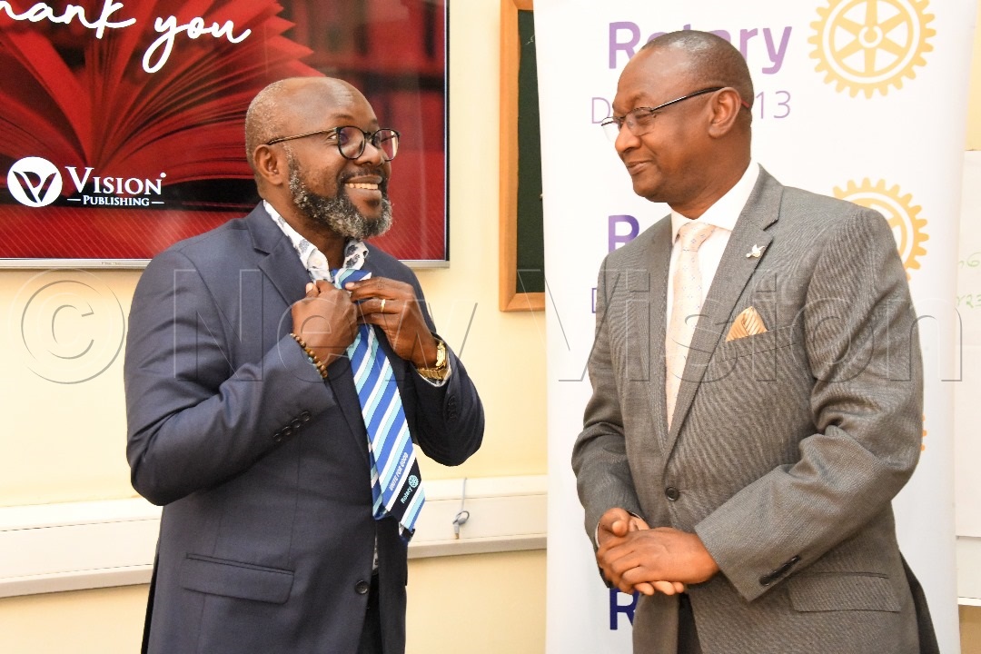 Don Wanyama (left) receiving a gift from Geoffrey Martin Kitakule, Rotary District Governor D9213. (Credit: Mpalanyi Ssentongo)