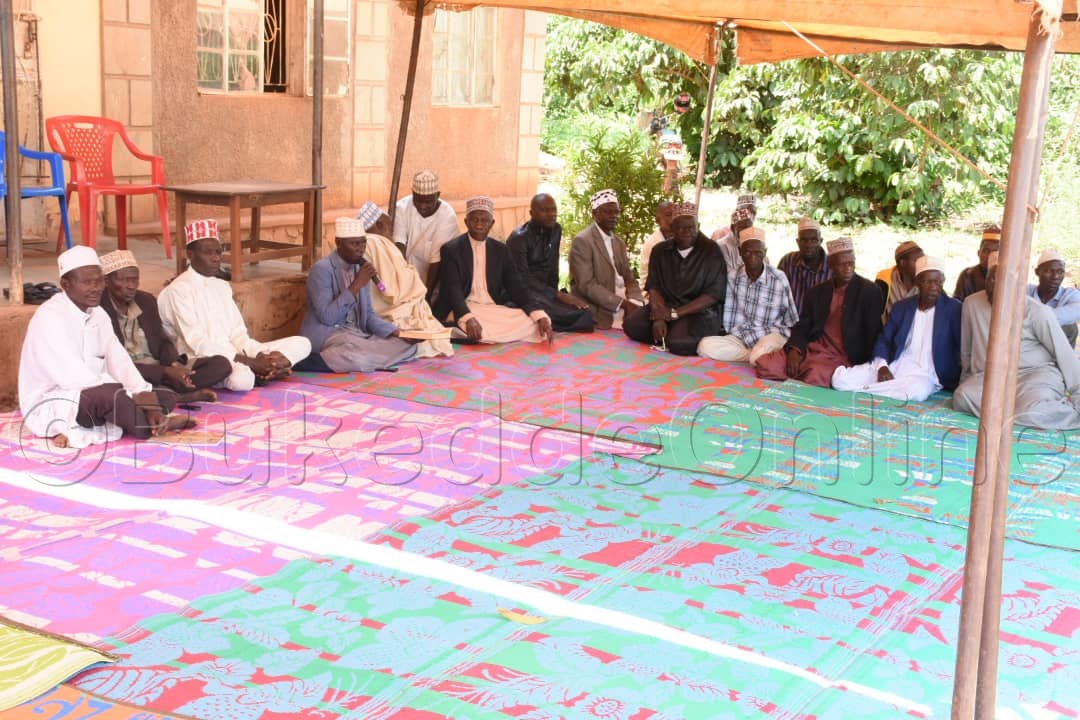 Abamu ku bannaddiini baatuuse dda awagenda okuziikibwa omugenzi.